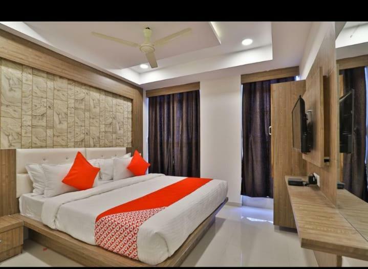 Hotel Pathik Villa Ahmedabad Exterior photo